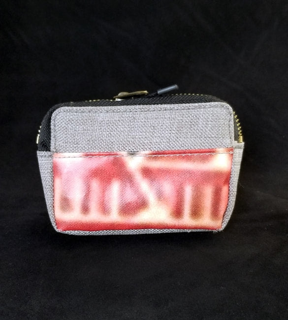 ONE-OF-A-KIND BILLBOARD CREDIT CARD/MONEY POUCH